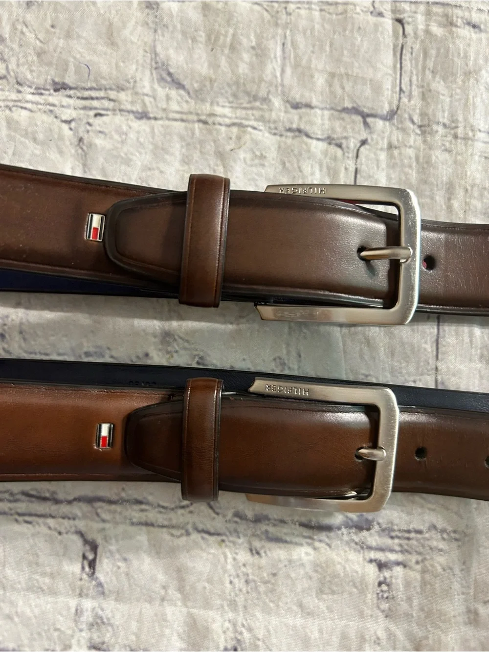 TOMMY HILFIGER LOT OF (2) BROWN COATED LEATHER FAUX LEATHER LING STRIPPED 38